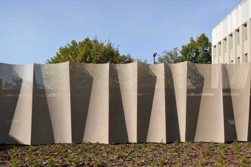 features-wall-and-sculpture-b