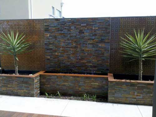 features-wall-and-sculpture-d